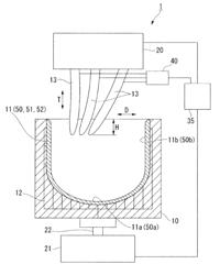 Apparatus and method for manufacturing vitreous silica crucible