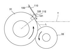 Developing cartridge including doctor blade regulating developer on developer carrying member