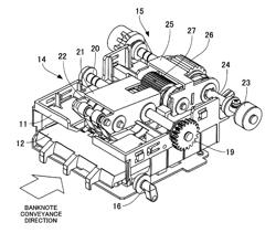 MEDIUM DETECTOR AND MEDIUM CONVEYING DEVICE