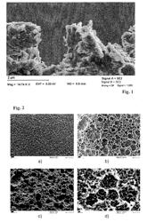 METALLIC WORKPIECE OF TITANIUM AND/OR A TITANIUM ALLOY AND/OR NICKEL-TITANIUM ALLOYS AND ALSO NITINOL WITH A POROUS SURFACE AND PRODUCTION PROCESS