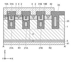 Semiconductor device having an electrode that is in a peripheral trench region and at a same potential as a source electrode