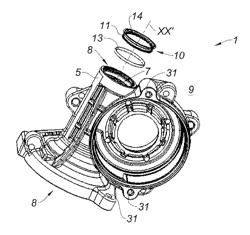 Clippable shutter with a deflector skirt for a steering housing