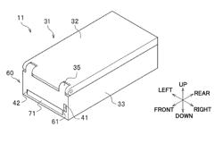 Medium storage box and medium handling device