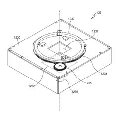 X-ray apparatus comprising a collimator and method of operating the collimator