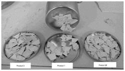 THERMOPLASTIC PAVEMENT MARKING FLAKE, METHOD OF MANUFACTURING THERMOPLASTIC PAVEMENT MARKING FLAKE AND ITS APPLICATION