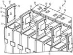 Traction battery spacer with retention element