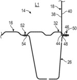 Vehicle cargo box floor-to-sidewall mating configurations