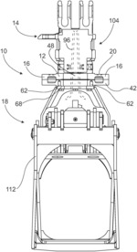 SUSPENDABLE SCALE FOR WEIGHING A BUNDLE AND A FOREST MACHINE