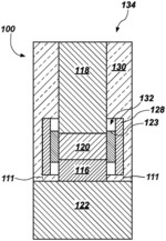 MEMORY DEVICES INCLUDING VOID SPACES BETWEEN TRANSISTOR FEATURES, AND RELATED SEMICONDUCTOR DEVICES AND ELECTRONIC SYSTEMS