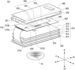 Electronic device including wireless charging structure