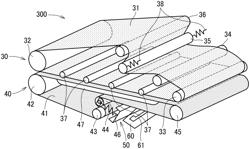 DEVICE FOR ATTACHING AND DETACHING ROLLER, AND BELT CONVEYOR INCLUDING THE DEVICE