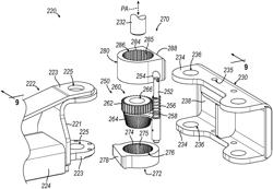 RESTRAINT SPLINE FOR PIVOTING ARM OF VEHICLE LIFT