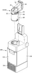 CLEANING APPARATUS HAVING VACUUM CLEANER AND DOCKING STATION