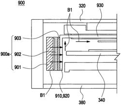 Electronic device including heat dissipation structure