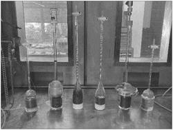 INJECTION AND HYDRAULIC FRACTURING FLUIDS CONTAINING ZWITTERIONIC SURFACTANTS AND RELATED METHODS