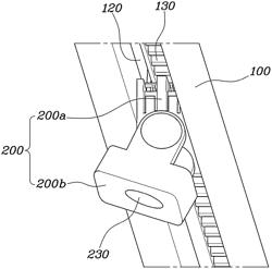 Detachable lighting device